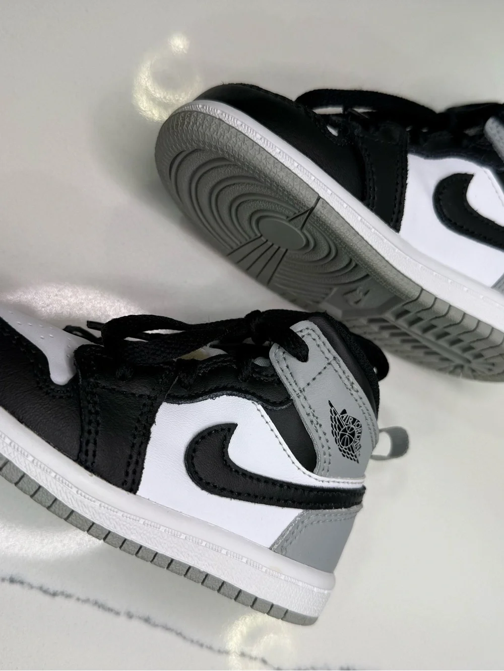 Nike Air Jordan 1 Mid SE Diamond Athletic Shoes Boys 7c White/Black